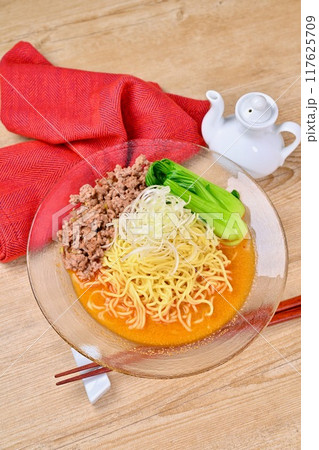 つめたーい夏の新定番、冷やし担々麺、ひやしタンタン麺、冷たい麺料理、冷し担担麺、辛い。 つめたーい夏の新定番、冷やし担々麺、ひやしタンタン麺、冷たい麺料理、冷し担担麺、辛い。 117625709