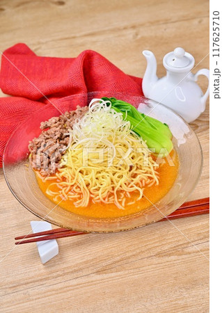 つめたーい夏の新定番、冷やし担々麺、ひやしタンタン麺、冷たい麺料理、冷し担担麺、辛い。 117625710