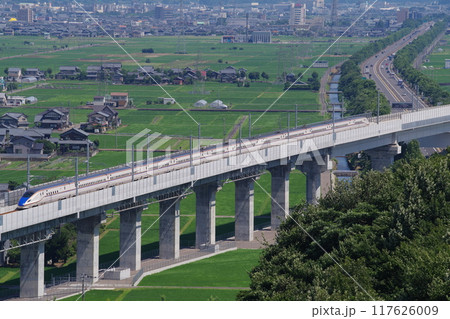 岩内山から望む北陸新幹線（北側　鯖江市方向）　福井県越前市 117626009