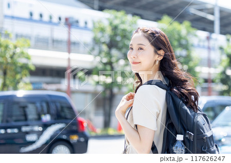 旅する女性 117626247