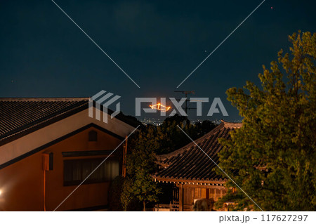 清水寺から見た五山送り火舟形 清水寺から見た五山送り火舟形 117627297