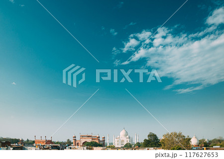 Taj Mahal in Agra, Uttar Pradesh, India. Seven world wonders. Fabulous Taj mahal travel concept. indian islamic heritage at sunny day 117627653