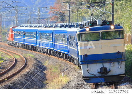 信越線 PトップEF65501電気機関車けん引の群馬県民の日号 ブルートレイン 信越線 PトップEF65501電気機関車けん引の群馬県民の日号 ブルートレイン 117627762
