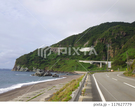 海沿いを走る道路　佐渡　外海府海岸　Z坂(跳坂) 117627779