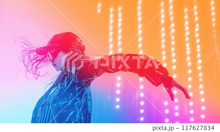 ブレイキンのポーズを決める若い女性 117627834