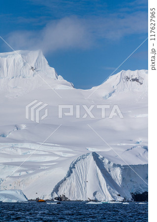 Antarctic landscape near Graham passage 117627965