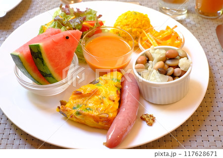 野菜たっぶりのモーニングプレート 117628671
