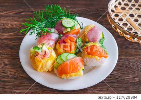 彩り鮮やかな手毬寿司 117629984