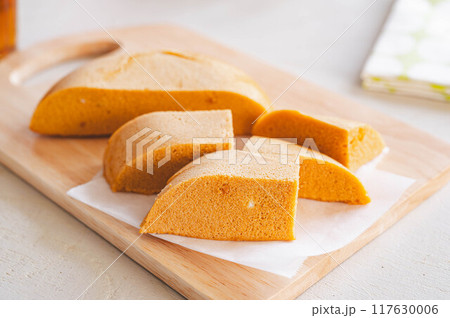 カットしたきな粉蒸しパン カットしたきな粉蒸しパン 117630006