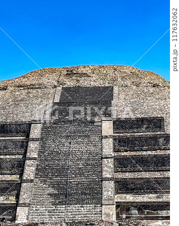 メキシコ・テオティワカン遺跡　月のピラミッド 117632062