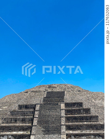 メキシコ・テオティワカン遺跡　月のピラミッド 117632063