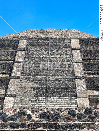 メキシコ・テオティワカン遺跡　月のピラミッド 117632065