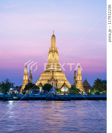 Pagoda at Wat Arun, a royal temple at Chaopraya river on twilight time, Bangkok, Thailand. Pagoda at Wat Arun, a royal temple at Chaopraya river on twilight time, Bangkok, Thailand. 117632286