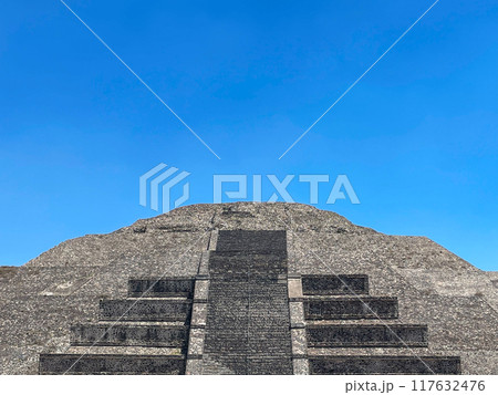メキシコ・テオティワカン遺跡 月のピラミッド メキシコ・テオティワカン遺跡 月のピラミッド 117632476