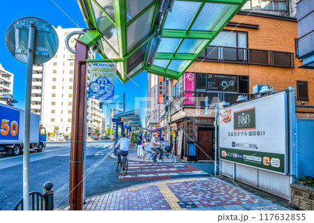 東京都大田区の都市風景　蒲田駅前　蒲田東口商店街 117632855