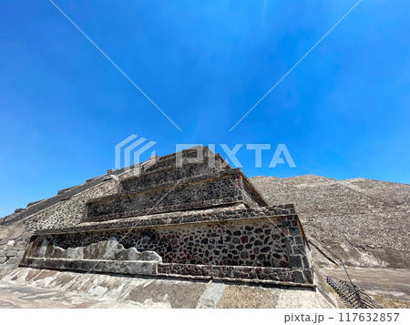 メキシコ・テオティワカン遺跡 月のピラミッド メキシコ・テオティワカン遺跡 月のピラミッド 117632857