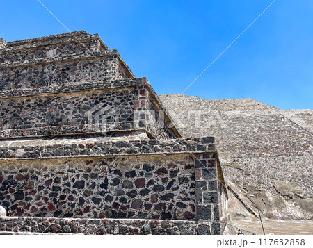 メキシコ・テオティワカン遺跡 月のピラミッド メキシコ・テオティワカン遺跡 月のピラミッド 117632858