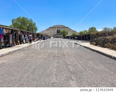 メキシコ・テオティワカン遺跡　太陽のピラミッド 117632949