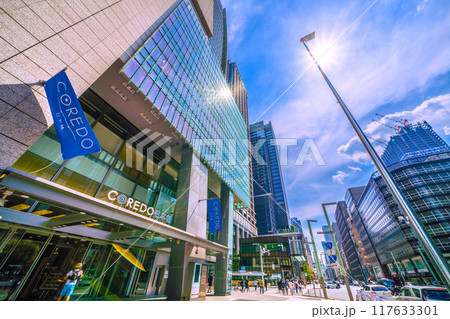日本の東京都市景観　8月。「日本橋」交差点前のコレド日本橋などを望む＝8月11日 117633301