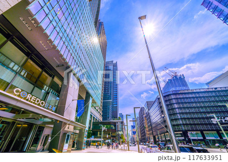 日本の東京都市景観　8月。「日本橋」交差点前のコレド日本橋などを望む＝8月11日 117633951
