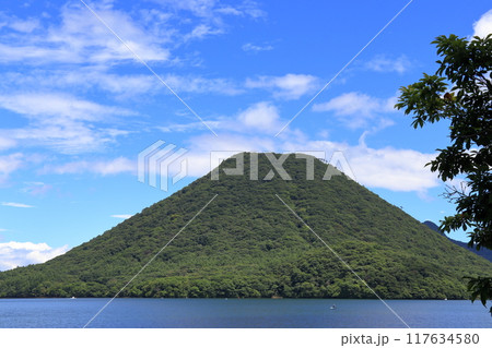 初夏 榛名湖 榛名山 榛名富士 《群馬》 初夏 榛名湖 榛名山 榛名富士 《群馬》 117634580