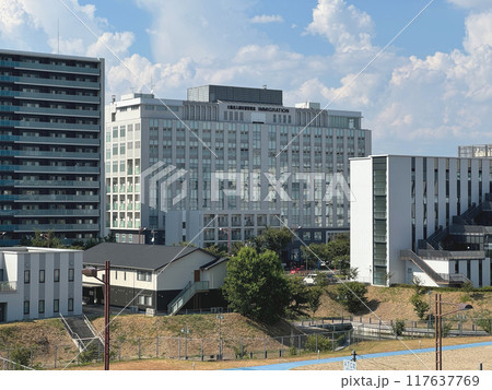 大阪出入国在留管理局（写真中央。大阪市住之江区南港北） 117637769