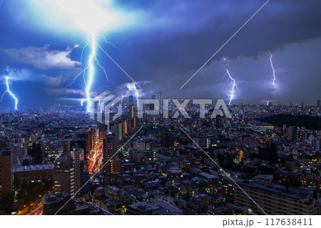 《東京都》ゲリラ雷雨の東京 《東京都》ゲリラ雷雨の東京 117638411