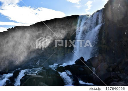 アイスランド　シンクヴェトリル国立公園オクサルアゥラフォスの滝(Öxarárfoss) 117640096