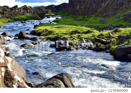アイスランド　シンクヴェトリル国立公園オクサルアゥラフォスの滝(Öxarárfoss) 117640099