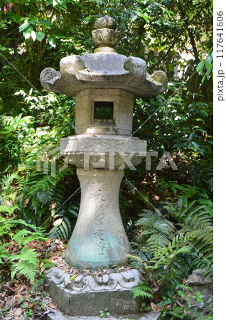 石灯籠（石清水八幡宮･男山 参道／京都府八幡市八幡高坊30） 117641606