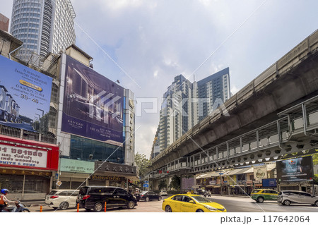 タイ・バンコク BTSトンロー駅周辺の街並み / Bangkok, Thailand タイ・バンコク BTSトンロー駅周辺の街並み / Bangkok, Thailand 117642064
