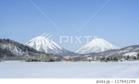 冬の牧場 16:9 尻別岳(左)羊蹄山(右)喜茂別町 冬の牧場 16:9 尻別岳(左)羊蹄山(右)喜茂別町 117642299
