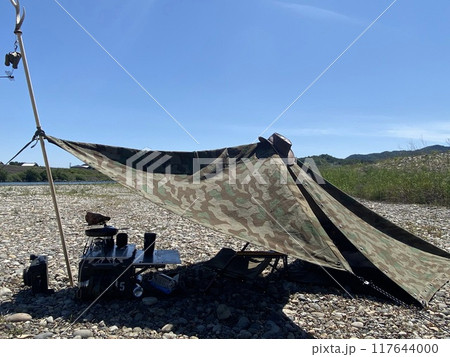 軍幕でキャンプ 軍幕でキャンプ 117644000