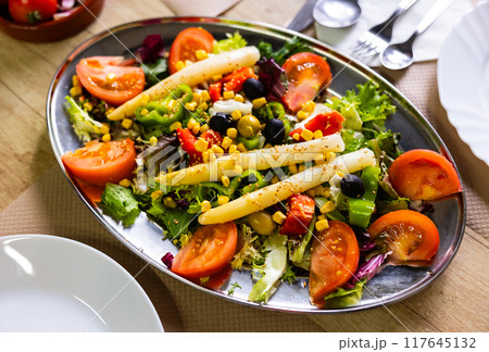 Traditional Spanish mixed salad, made from corn, tomato, lettuce, olives, asparagus, bell peppers Traditional Spanish mixed salad, made from corn, tomato, lettuce, olives, asparagus, bell peppers 117645132