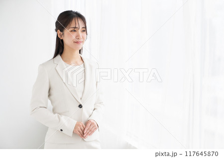 笑顔の女性 ビジネス 笑顔の女性 ビジネス 117645870