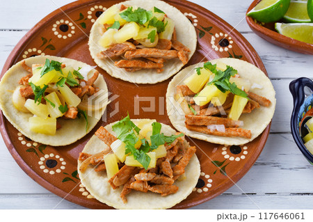 タコス・アル・パストール　Tacos al pastor　（メキシコ料理） 117646061