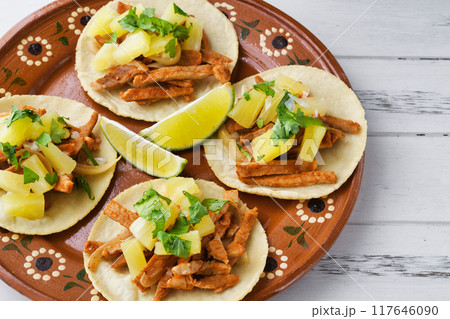 タコス・アル・パストール　Tacos al pastor　（メキシコ料理） 117646090