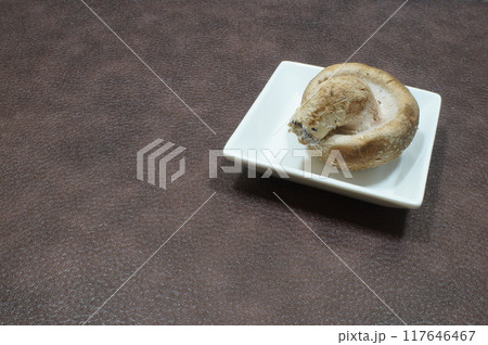 ひっくり返った椎茸(しいたけ) ひっくり返った椎茸(しいたけ) 117646467