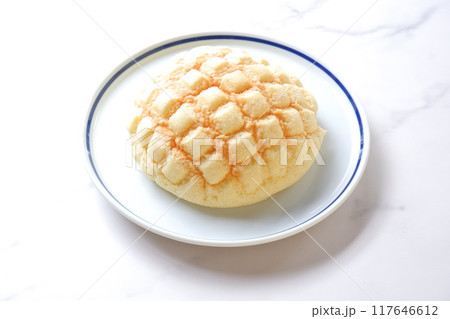 メロンの甘い香りが食欲をそそるメロンパン メロンの甘い香りが食欲をそそるメロンパン 117646612