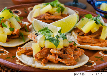 タコス・アル・パストール　Tacos al pastor　（メキシコ料理） 117647145