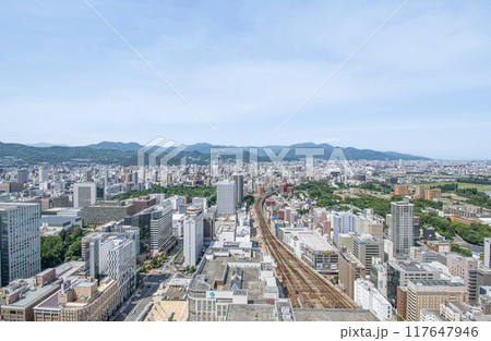 北海道札幌市　JR札幌駅周辺から望む札幌の街並み（西方向） 117647946