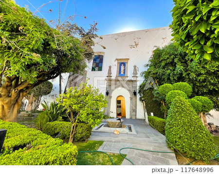 メキシコ・グアダルーペ大聖堂にある地盤沈下した教会 117648996