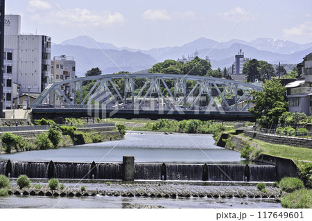 犀川大橋の春景色 犀川大橋の春景色 117649601