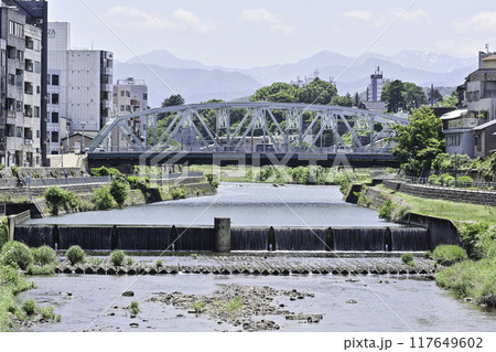 犀川大橋の春景色 犀川大橋の春景色 117649602