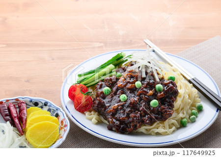 韓国料理 ジャージャー麺 ( チャジャン麺 ) 韓国料理 ジャージャー麺 ( チャジャン麺 ) 117649925