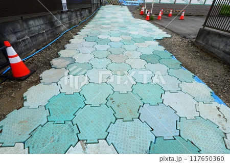 工事車用のプラスチックタイル 工事車用のプラスチックタイル 117650360