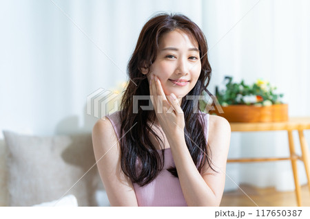 若い女性の美容イメージ 117650387