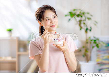 女性　ライフスタイル 117651299