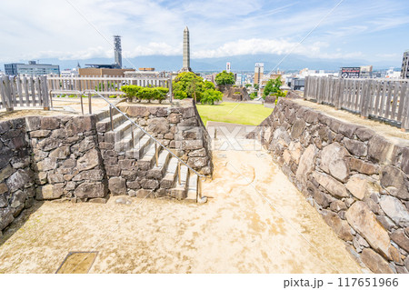 甲府城 天守台　お城が建てられた当時の姿がそのまま残る　天守閣が建てられる場所 117651966