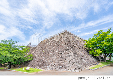 甲府城 天守台の石垣　隅角部石材の長短を交互に組み合わせて積む算木積み 117651977